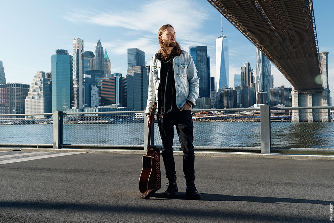 Mike Dawes with guitar