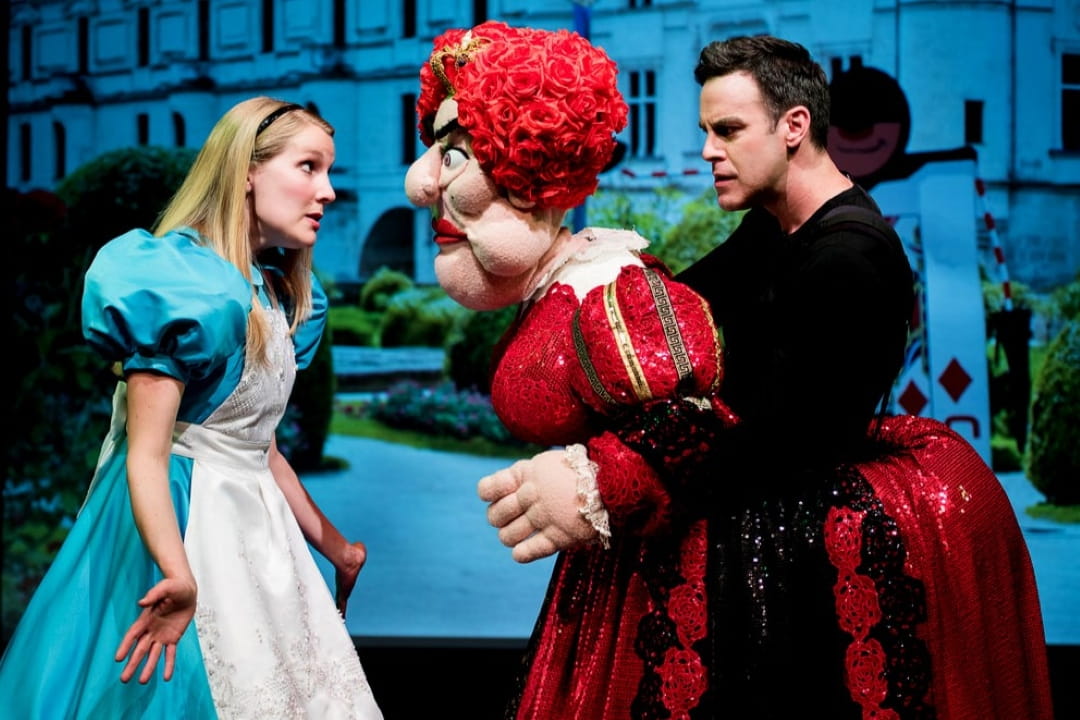 Alice And Queen (1)